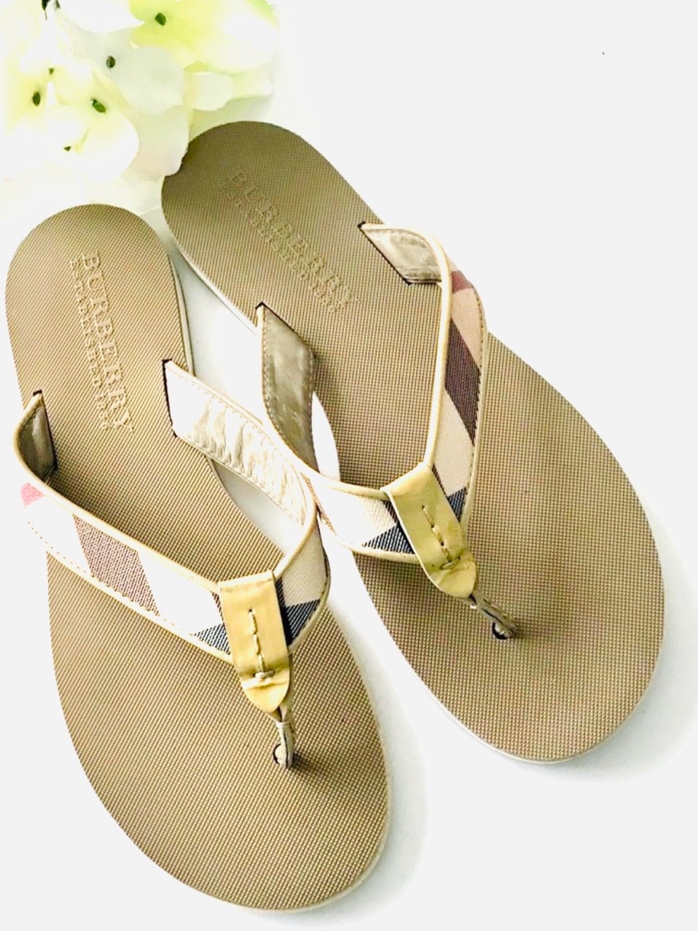 Burberry Tan Plaid Thong Sandals size 41 (9/10)